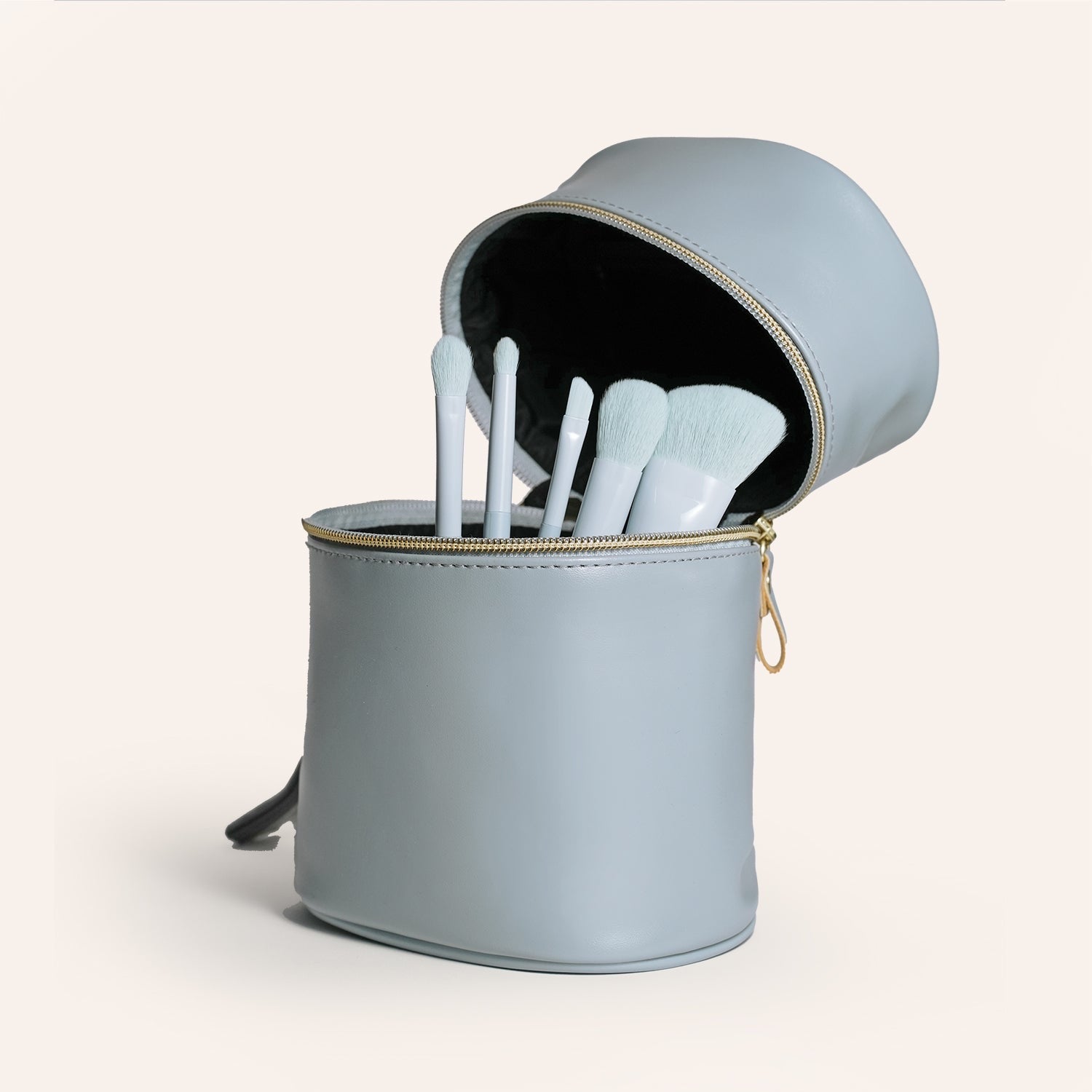 Gift: Bag set worth $39.90 (with $200 min spend)