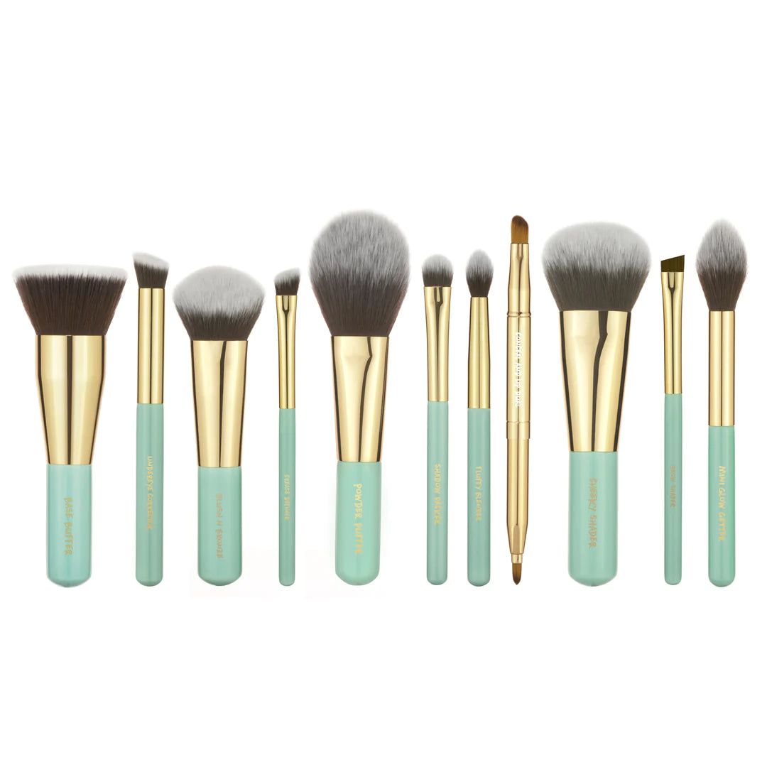 Brea's Adventures - In the Rainforest - Travel brushes