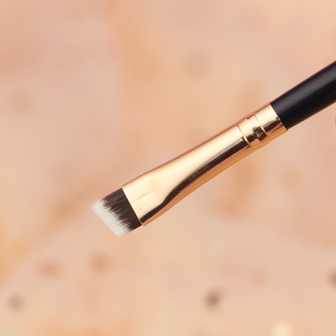 Angled Definer - 13rushes - Singapore's best makeup brushes