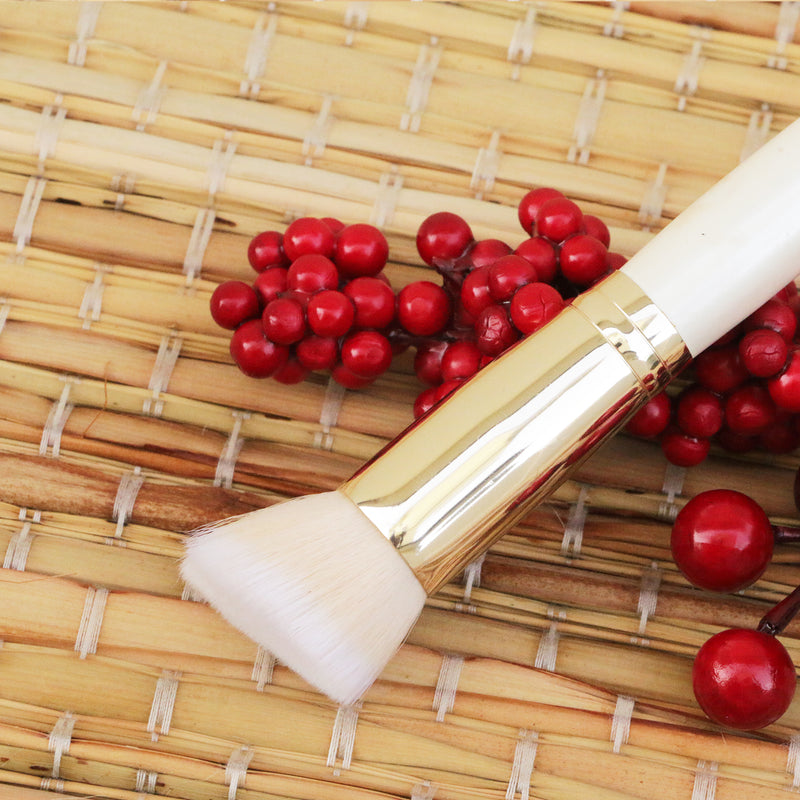 [Slightly pokey] Foundation.Concealer